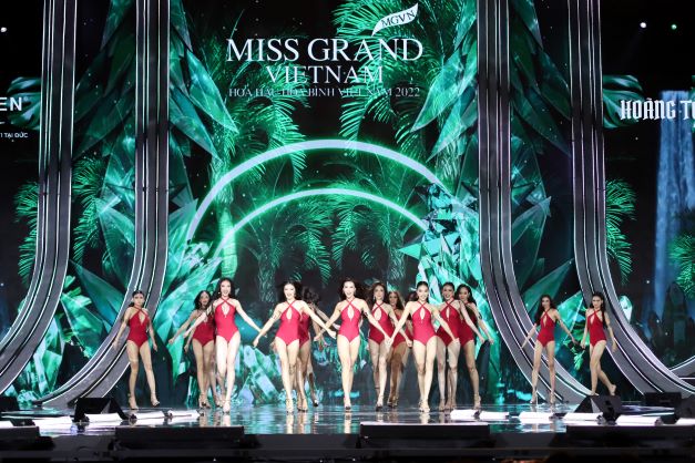 50 th&iacute; sinh Hoa hậu H&ograve;a b&igrave;nh Việt Nam tr&igrave;nh diễn bikini n&oacute;ng bỏng - Ảnh 1.