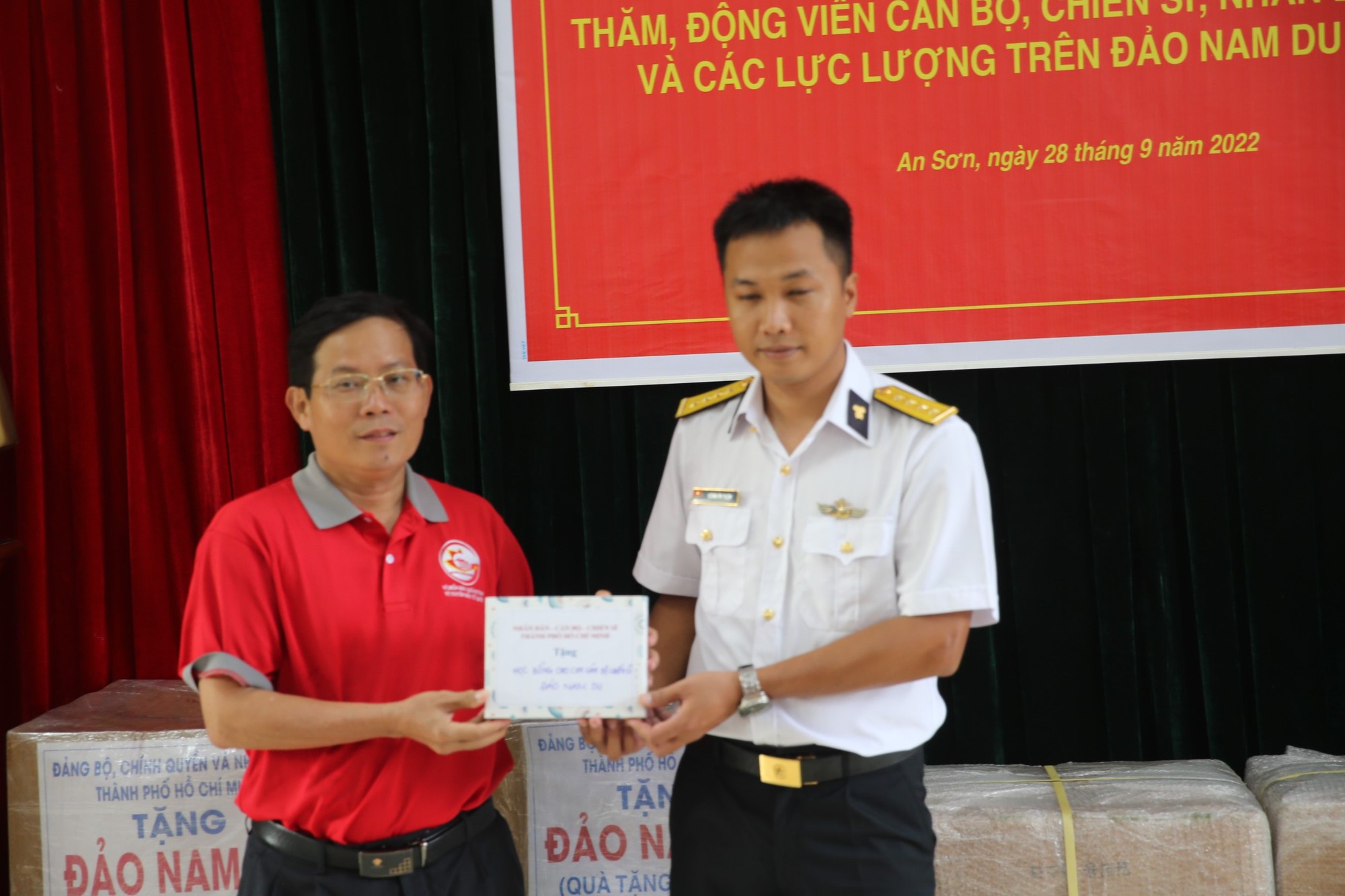 TP HCM nỗ lực c&ugrave;ng c&aacute;c địa phương hướng về biển đảo - Ảnh 5.