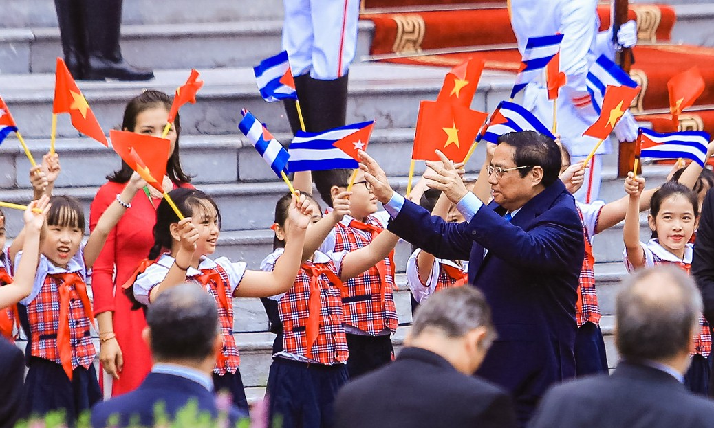 Thủ tướng Phạm Minh Chính đón Thủ tướng Cuba lần đầu thăm chính thức Việt Nam - Ảnh 3.