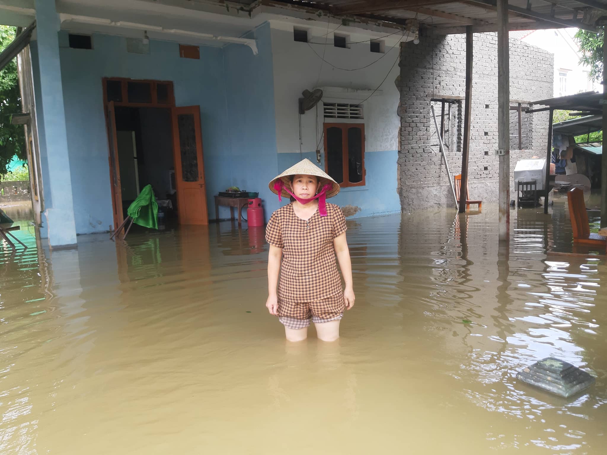 Mưa lũ khiến tr&ecirc;n 7.300 nh&agrave; d&acirc;n bị ngập, 2 người chết, 1 người mất t&iacute;ch - Ảnh 3.