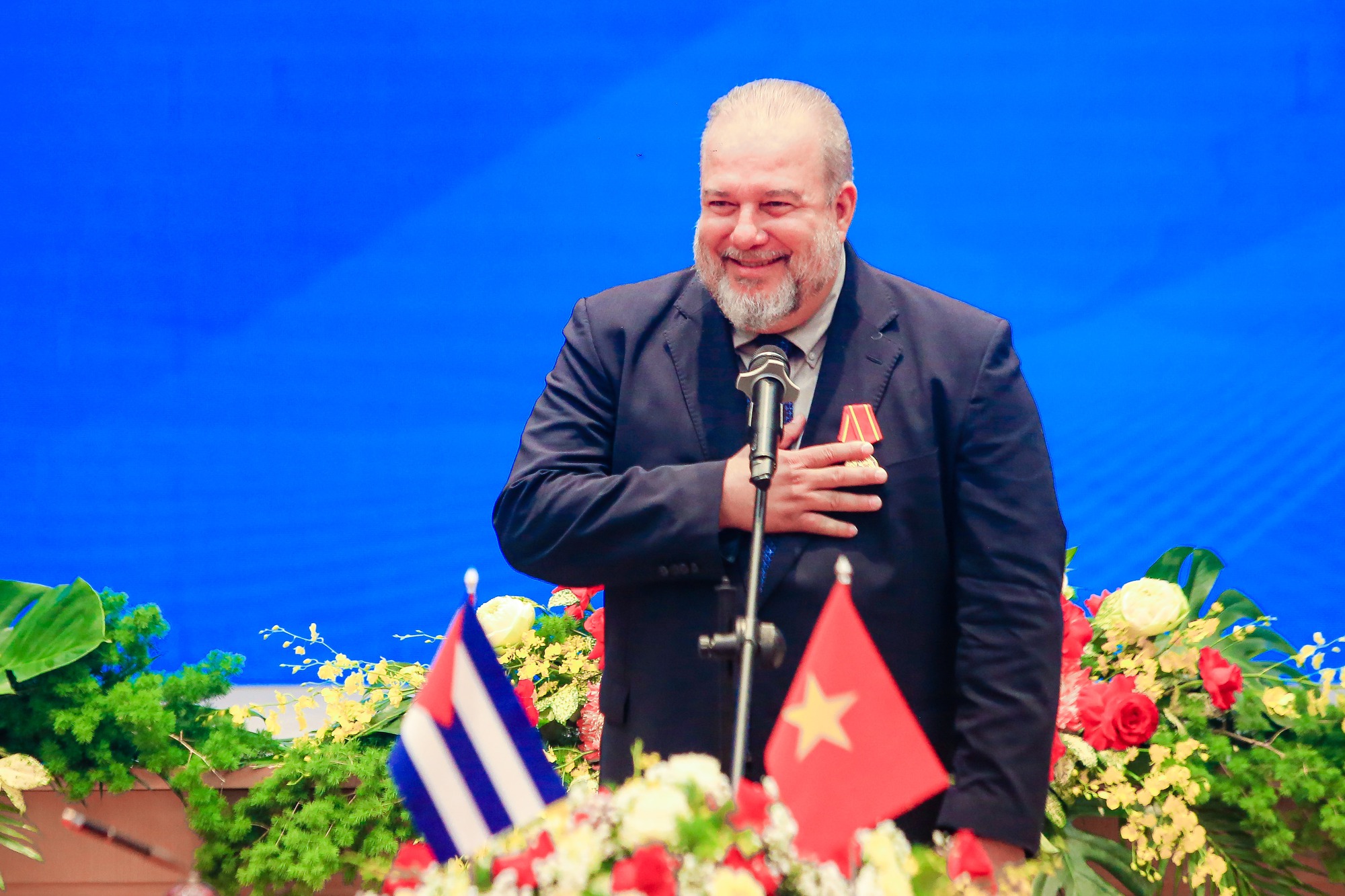 Thủ tướng Phạm Minh Ch&iacute;nh trao tặng Hu&acirc;n chương Hồ Ch&iacute; Minh cho Thủ tướng Cuba - Ảnh 9.
