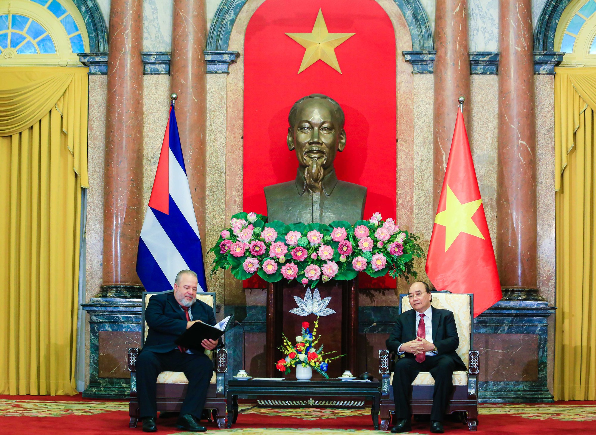 Chủ tịch nước Nguyễn Xu&acirc;n Ph&uacute;c: Việt Nam lu&ocirc;n ở b&ecirc;n cạnh, đo&agrave;n kết v&agrave; ủng hộ Cuba anh em - Ảnh 10.