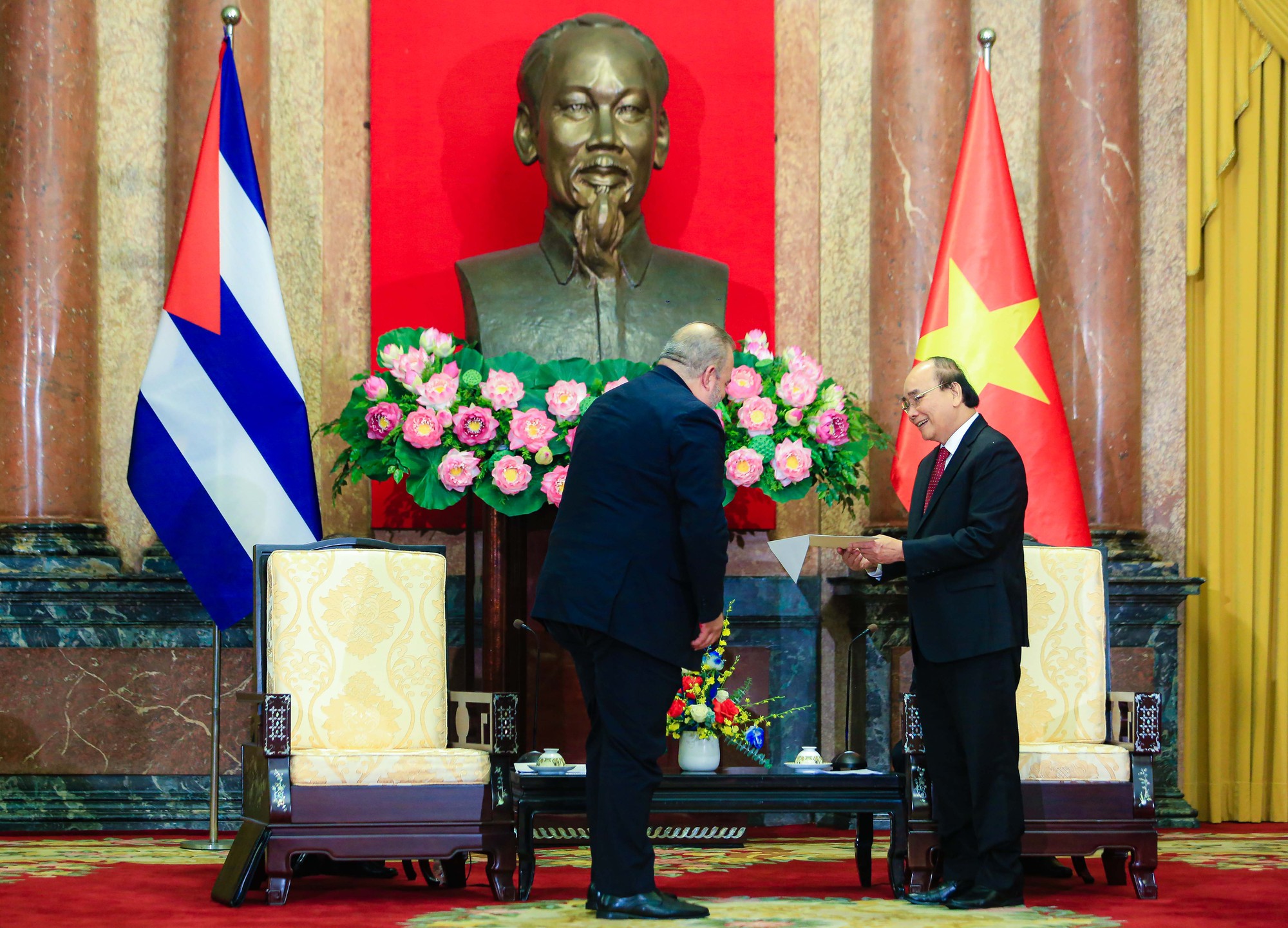 Chủ tịch nước Nguyễn Xu&acirc;n Ph&uacute;c: Việt Nam lu&ocirc;n ở b&ecirc;n cạnh, đo&agrave;n kết v&agrave; ủng hộ Cuba anh em - Ảnh 13.
