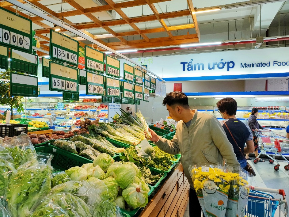 Các siêu thị Co.opmart miền Trung khuyến mãi hàng thiết yếu sau bão