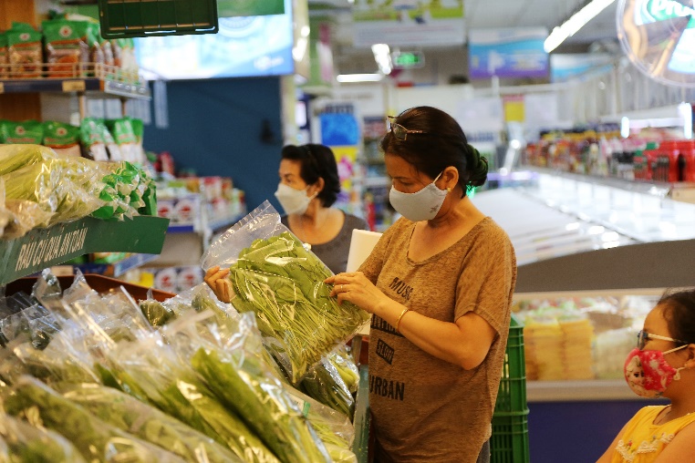 Các siêu thị Co.opmart miền Trung khuyến mãi hàng thiết yếu sau bão - Ảnh 3.