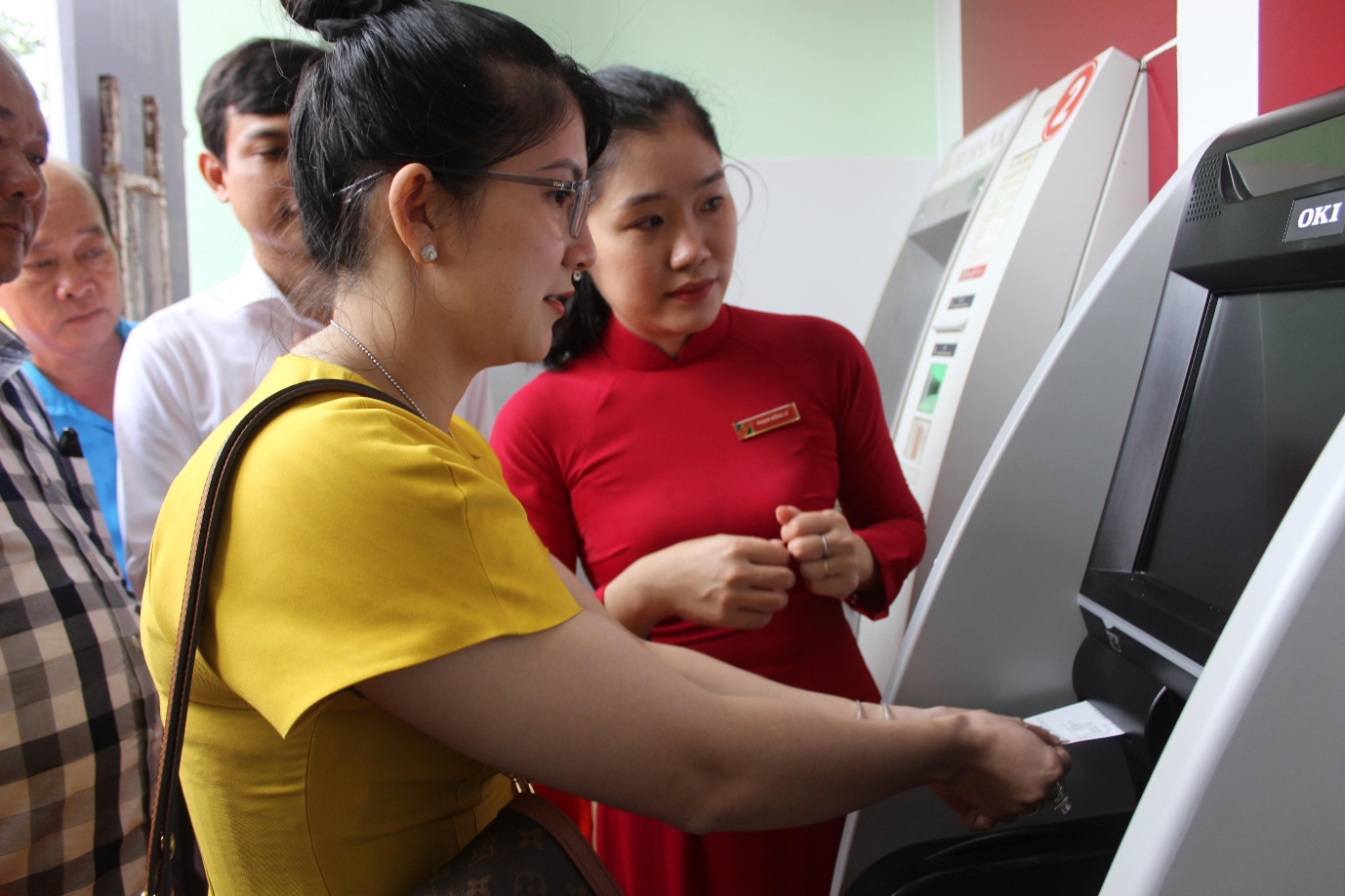 Agribank khai trương CDM đầu ti&ecirc;n tại huyện bi&ecirc;n giới Đức Huệ - Ảnh 6.