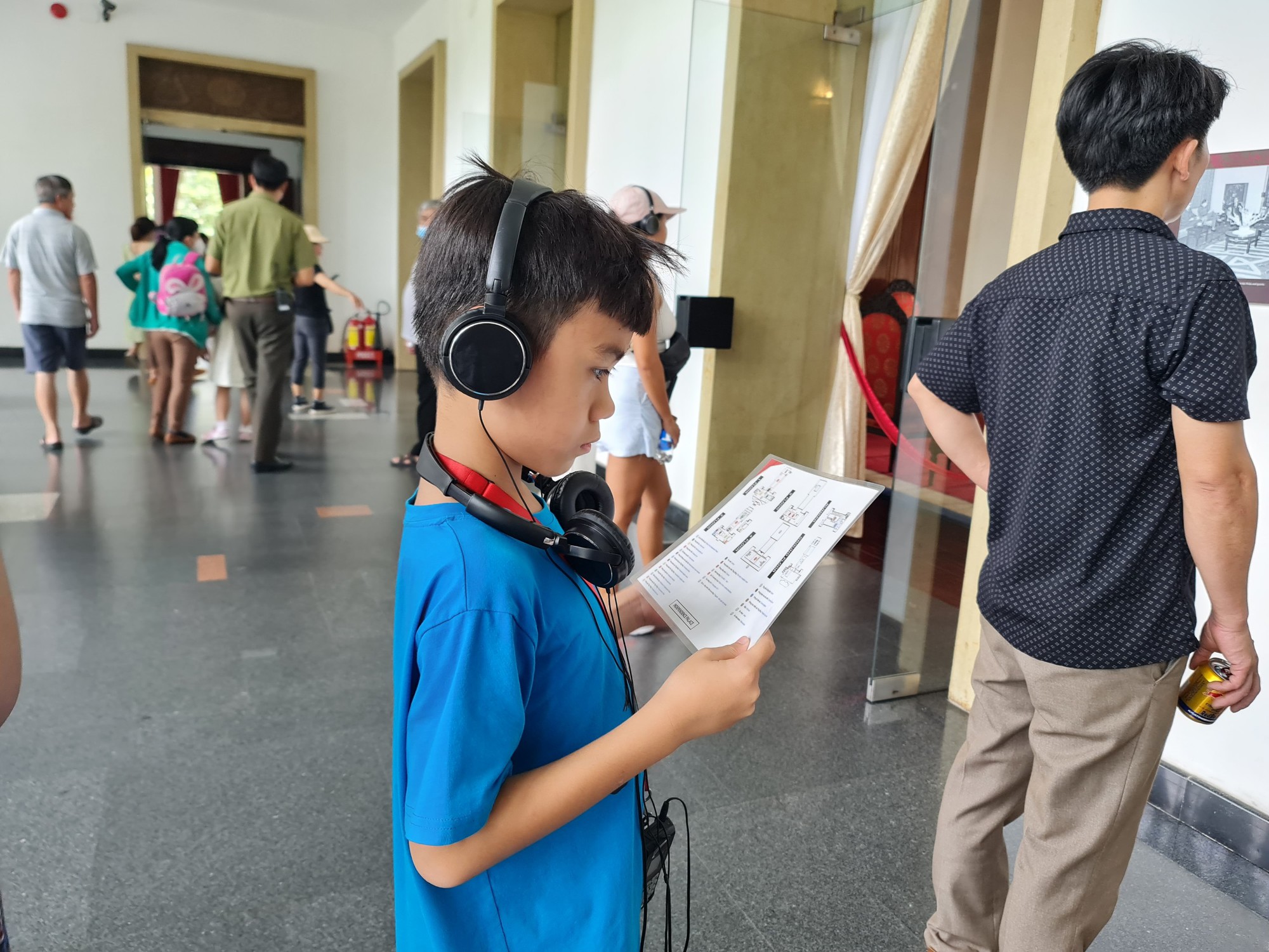 Dịp 2-9: Chật kín khách du lịch đi city tour, điểm vui chơi ở TP HCM - Ảnh 10.