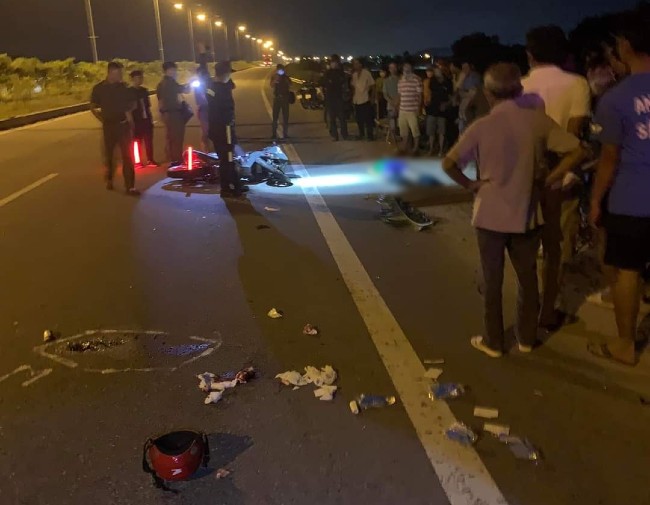 Sau khi tông chết người đi bộ, thanh niên chạy mô tô cũng tử vong