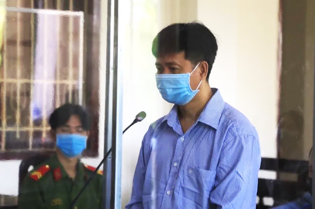 Tuyên án tử hình kế toán trưởng tham ô tiền tỉ để đánh bạc