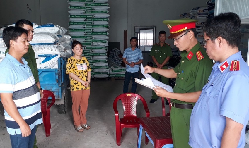 Tuy&ecirc;n &aacute;n tử h&igrave;nh kế to&aacute;n trưởng tham &ocirc; tiền tỉ để đ&aacute;nh bạc - Ảnh 2.