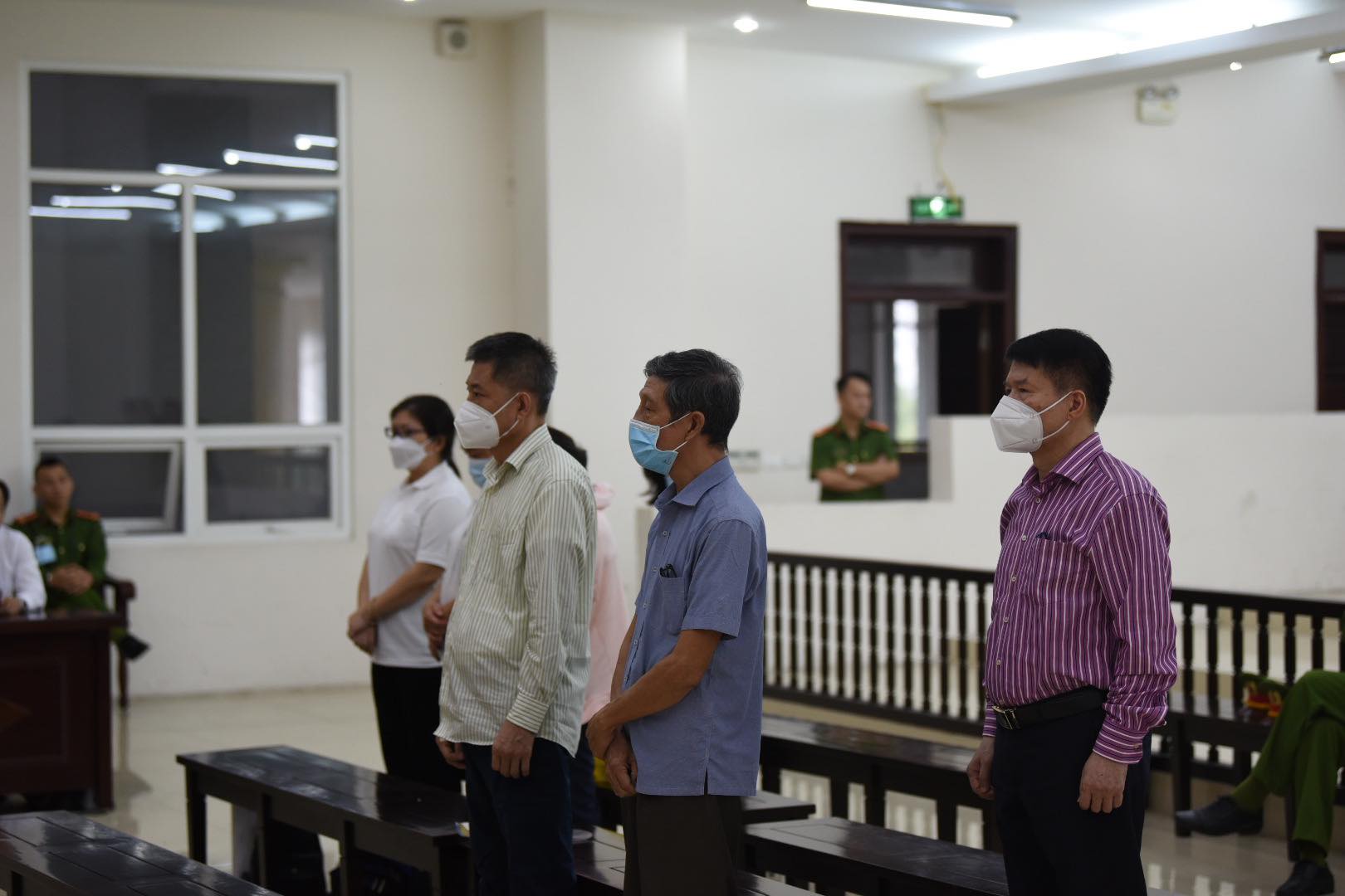 Nộp nhiều bằng khen, giấy khen, cựu Thứ trưởng Trương Quốc Cường giảm c&ograve;n 3 năm t&ugrave; - Ảnh 2.