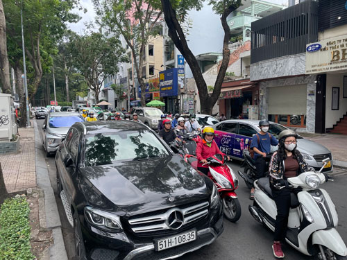 Bãi đỗ xe ở TP HCM: Thay ngầm bằng nổi?