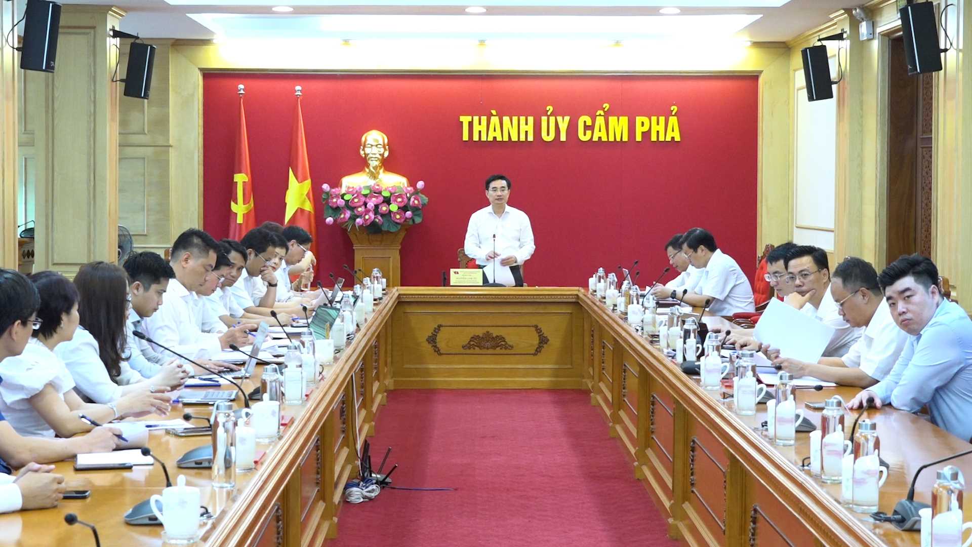 Khai trừ Đảng 4 cán bộ, nhân viên nhận hối lộ