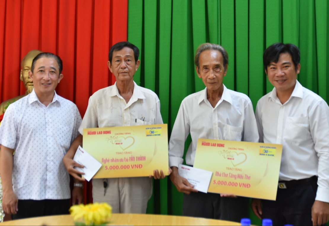 “Mai Vàng nhân ái” thăm 3 nghệ nhân, nhà thơ tại Trà Vinh