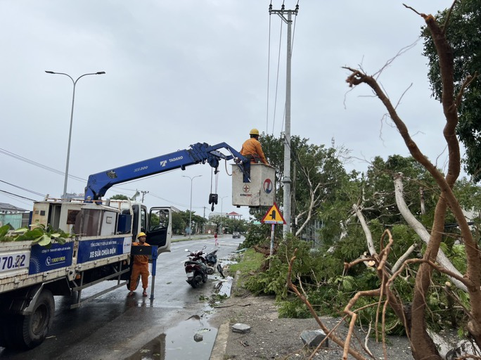 Tiếp tục khắc phục hậu quả bão số 4