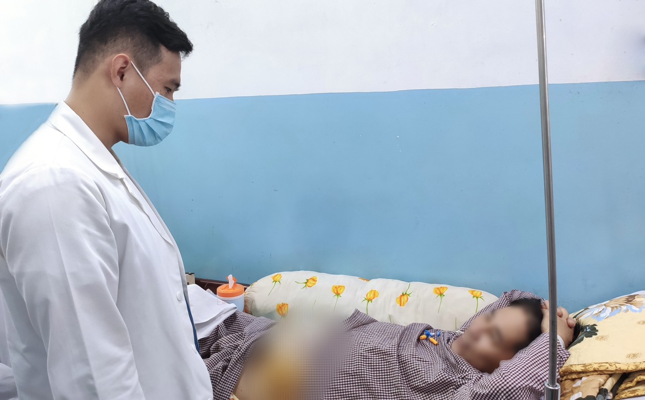 Tá hỏa với dị vật  phát hiện trong hậu môn