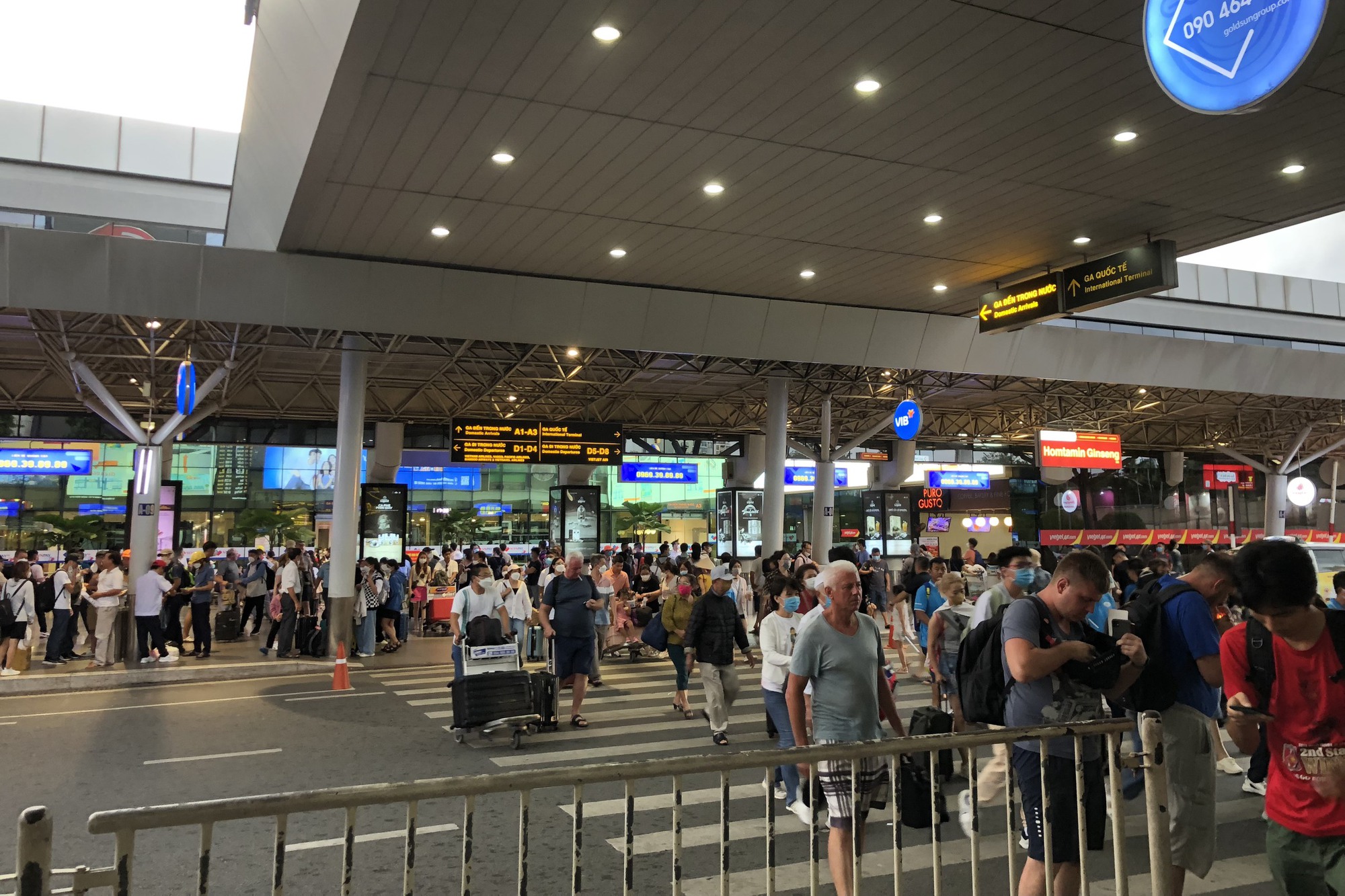 TP HCM: Mưa lớn, người d&acirc;n chật vật quay trở lại th&agrave;nh phố - Ảnh 7.