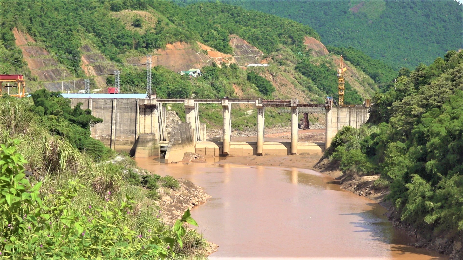 Thủy điện ngàn tỉ đồng "đắp chiếu"