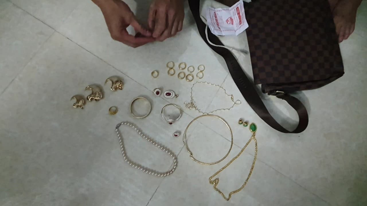 T&ecirc;n trộm ẩn nấp trong nh&agrave; 6 giờ nhưng chủ nh&agrave; kh&ocirc;ng biết - Ảnh 2.