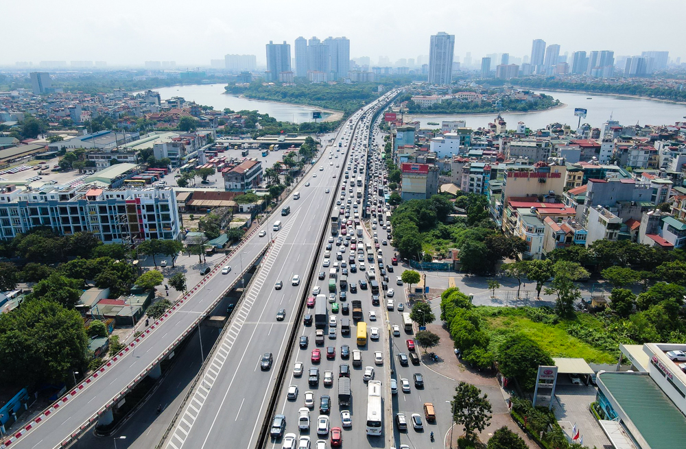 Người dân trở lại Thủ đô, cửa ngõ phía Nam ùn ứ hàng km