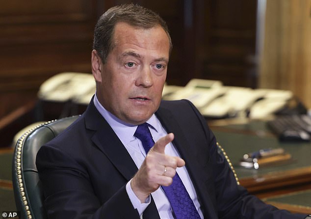 Khủng hoảng Ukraine: Ông Medvedev nói về "ván cờ tử thần"