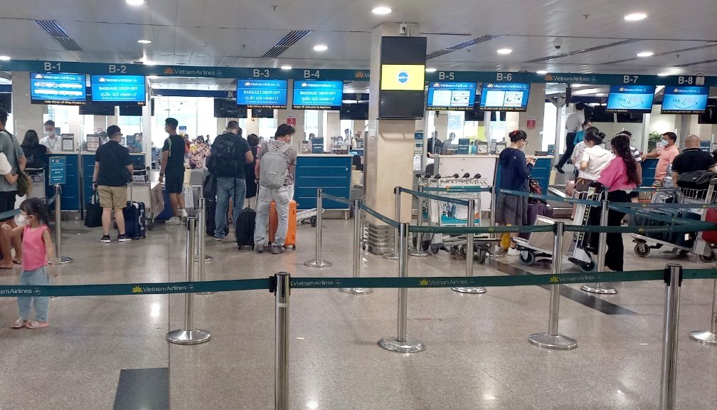 S&acirc;n bay T&acirc;n Sơn Nhất sắp đ&oacute;n lượng kh&aacute;ch cực lớn sau kỳ nghỉ lễ 2-9 - Ảnh 1.