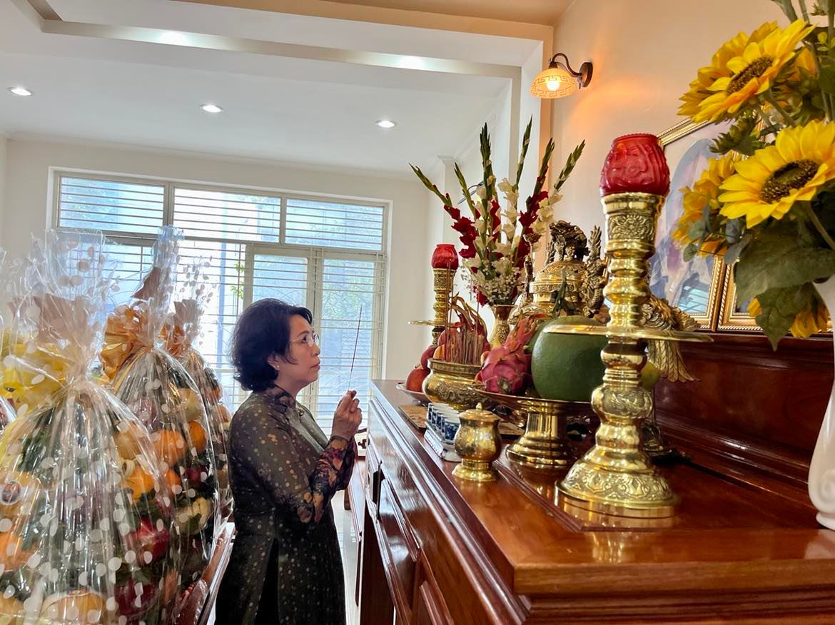 B&iacute; thư Nguyễn Văn N&ecirc;n d&acirc;ng hương cố Tổng B&iacute; thư L&ecirc; Hồng Phong - Ảnh 3.