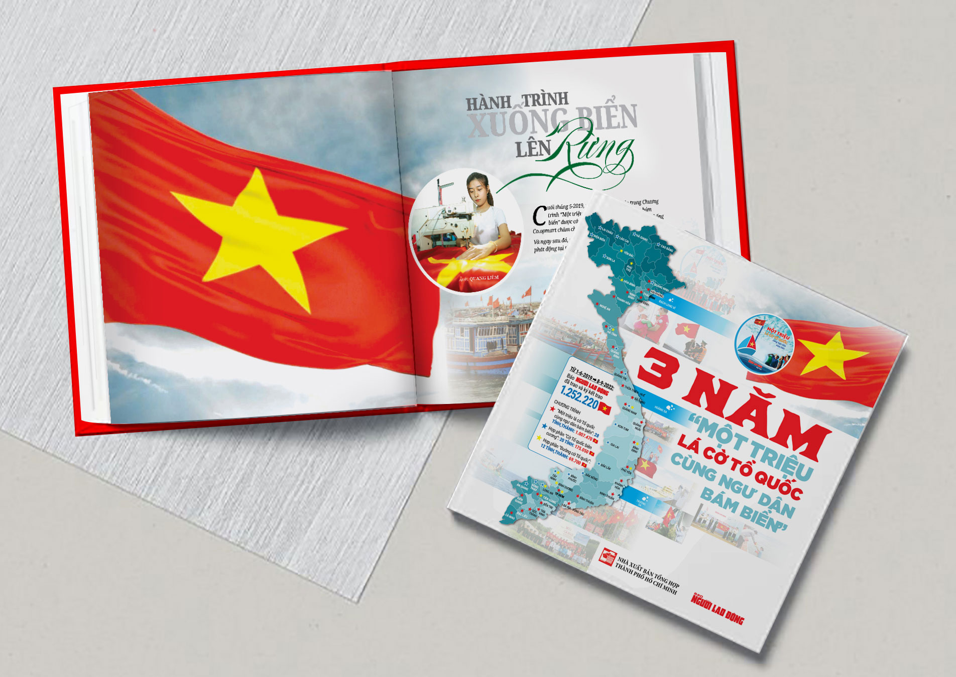 Tập s&aacute;ch đặc biệt về cờ Tổ quốc - Ảnh 1.