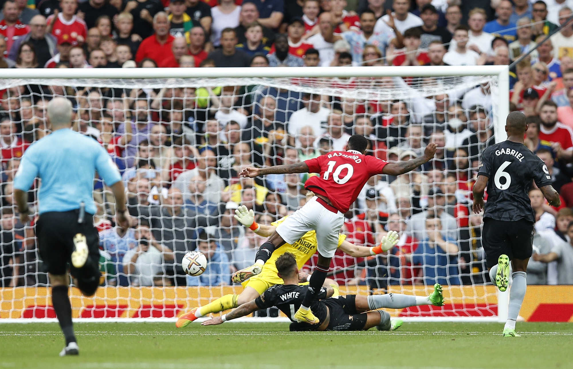 T&acirc;n binh Antony mở điểm si&ecirc;u hạng, Man United đại ph&aacute; Arsenal - Ảnh 7.