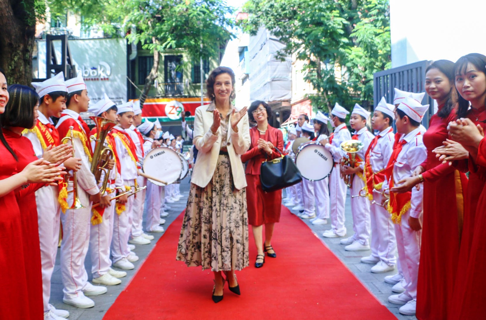 Tổng giám đốc UNESCO đánh trống khai giảng trường Ngô Sĩ Liên - Ảnh 1.