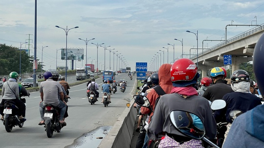 H&igrave;nh ảnh đ&aacute;nh vật tr&ecirc;n Xa lộ H&agrave; Nội s&aacute;ng 5-9 - Ảnh 1.