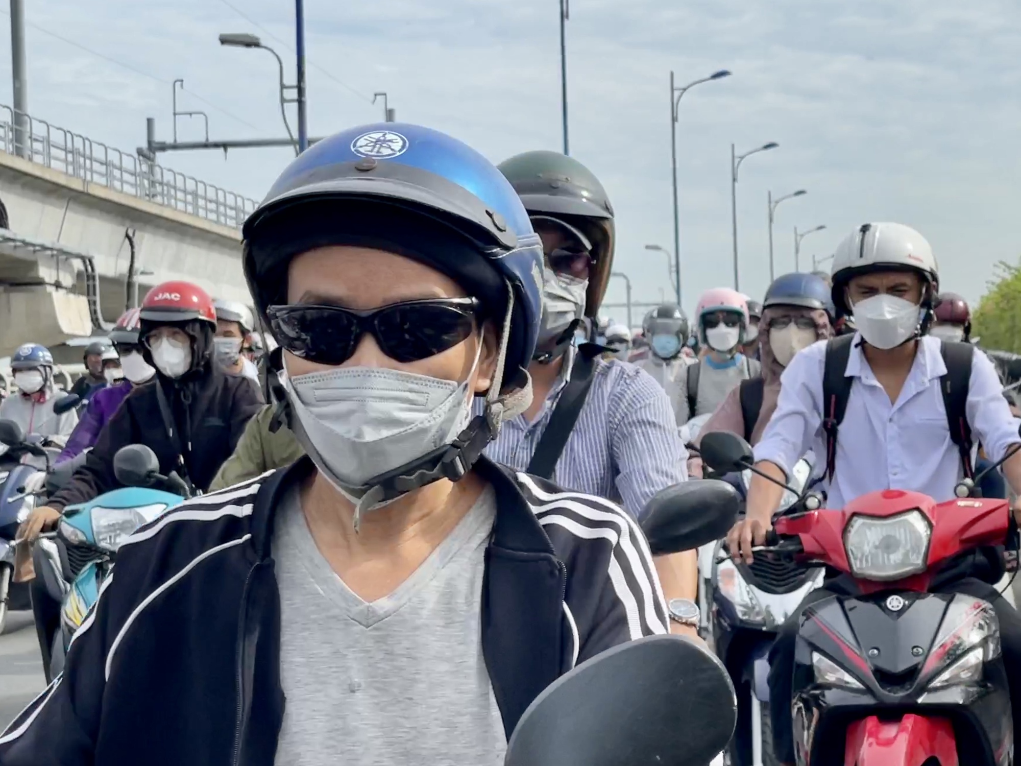 H&igrave;nh ảnh đ&aacute;nh vật tr&ecirc;n Xa lộ H&agrave; Nội s&aacute;ng 5-9 - Ảnh 4.
