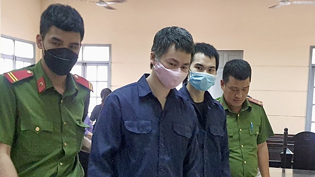 TP HCM: C&ugrave;ng bạn trai v&agrave;o t&ugrave; v&igrave; phẫu thuật thẩm mỹ chui  - Ảnh 2.