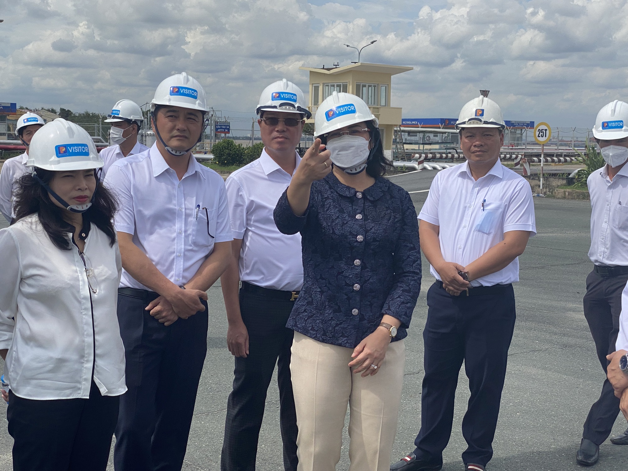 Nguồn cung xăng dầu thiếu hụt, áp lực đổ dồn về Petrolimex Sài Gòn