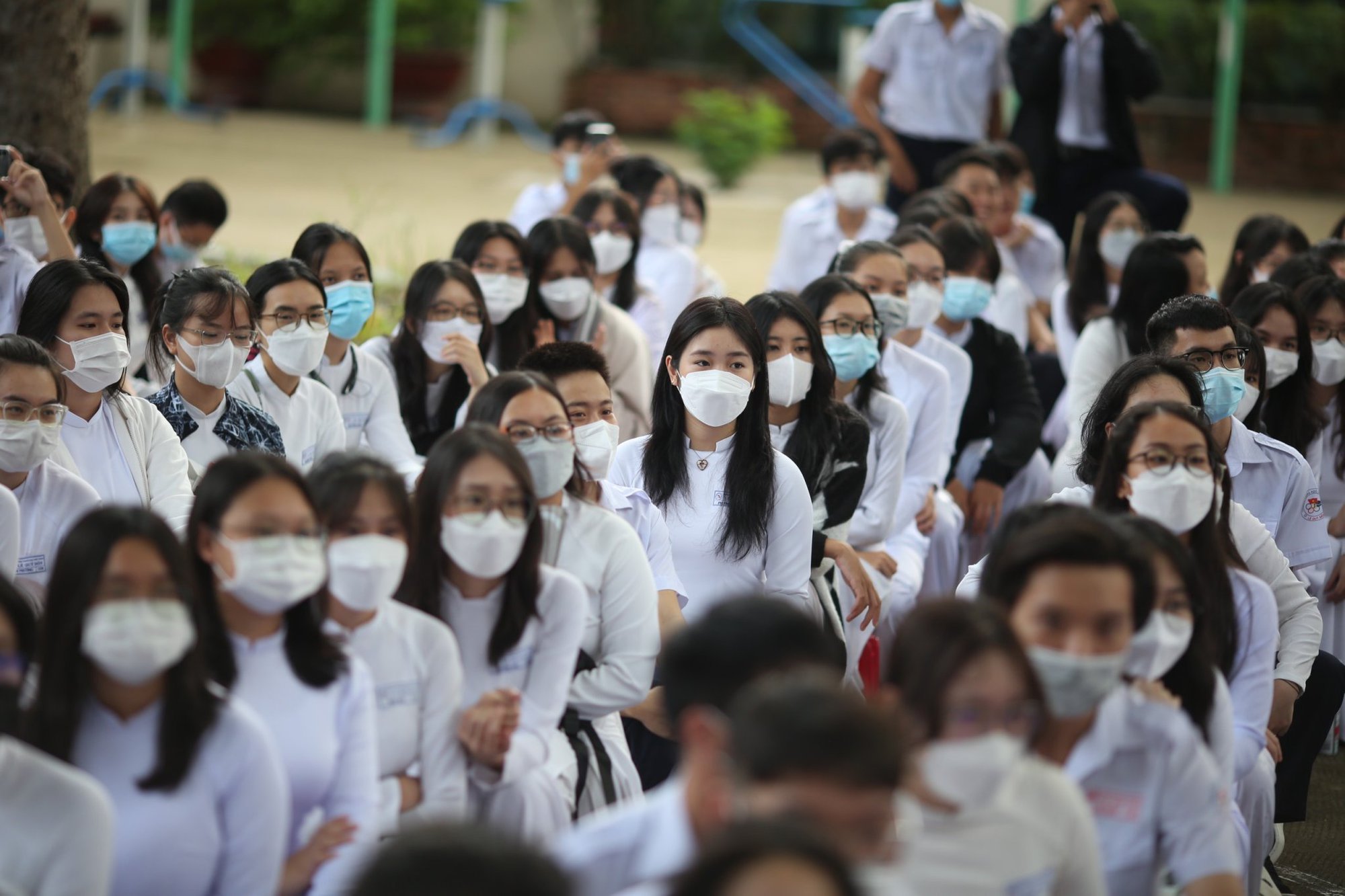 B&iacute; thư Th&agrave;nh uỷ TP HCM đ&aacute;nh trống khai giảng năm học mới - Ảnh 4.
