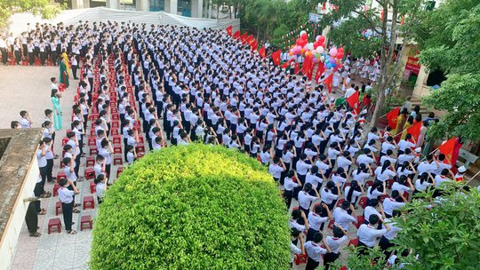 Miền Trung: Xúc động hình ảnh khai giảng đầu năm học mới tại vùng cao - Ảnh 25.