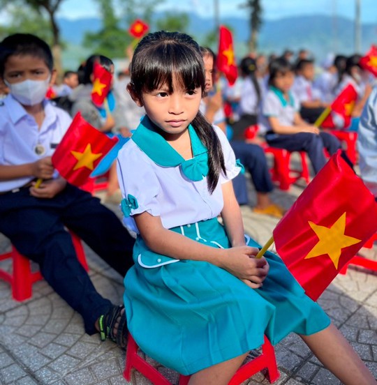 Miền Trung: Xúc động hình ảnh khai giảng đầu năm học mới tại vùng cao - Ảnh 15.