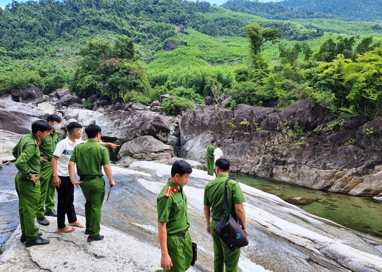Đi tắm suối sau lễ khai giảng, 2 học sinh chết đuối