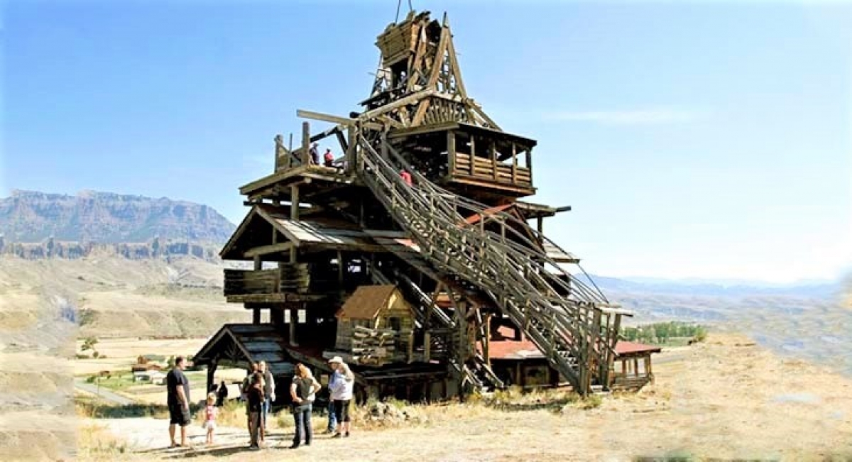 Những ngôi nhà có kiến trúc độc đáo ở Việt Nam và thế giới - Ảnh 4.