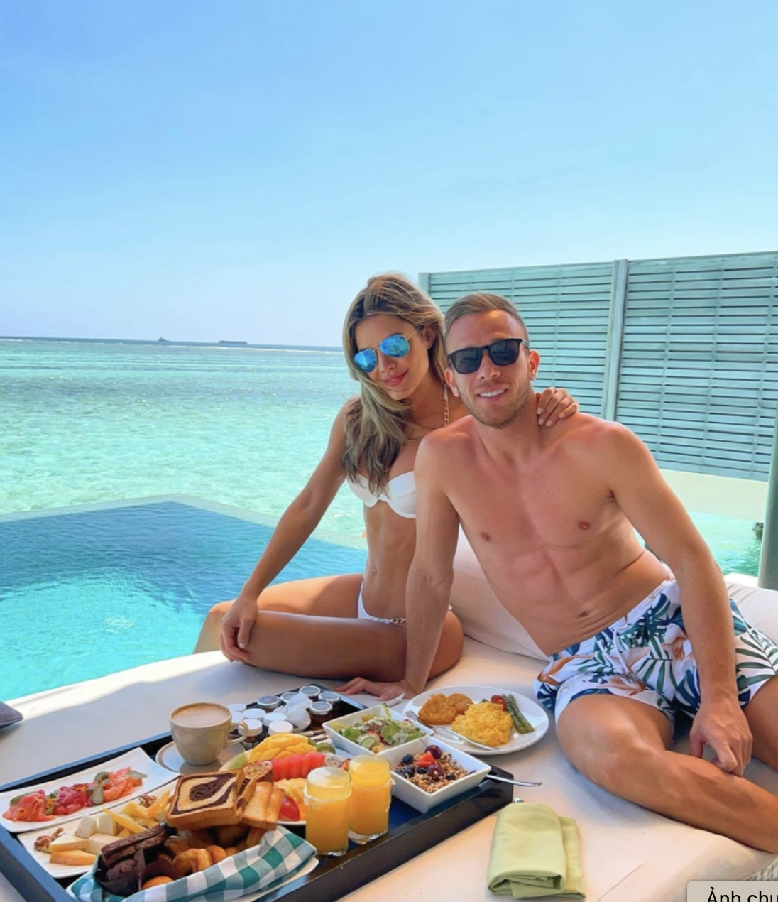 H&igrave;nh ảnh bạn g&aacute;i th&iacute;ch bikini t&iacute; hon đốt mắt người xem của t&acirc;n binh Liverpool - Ảnh 2.