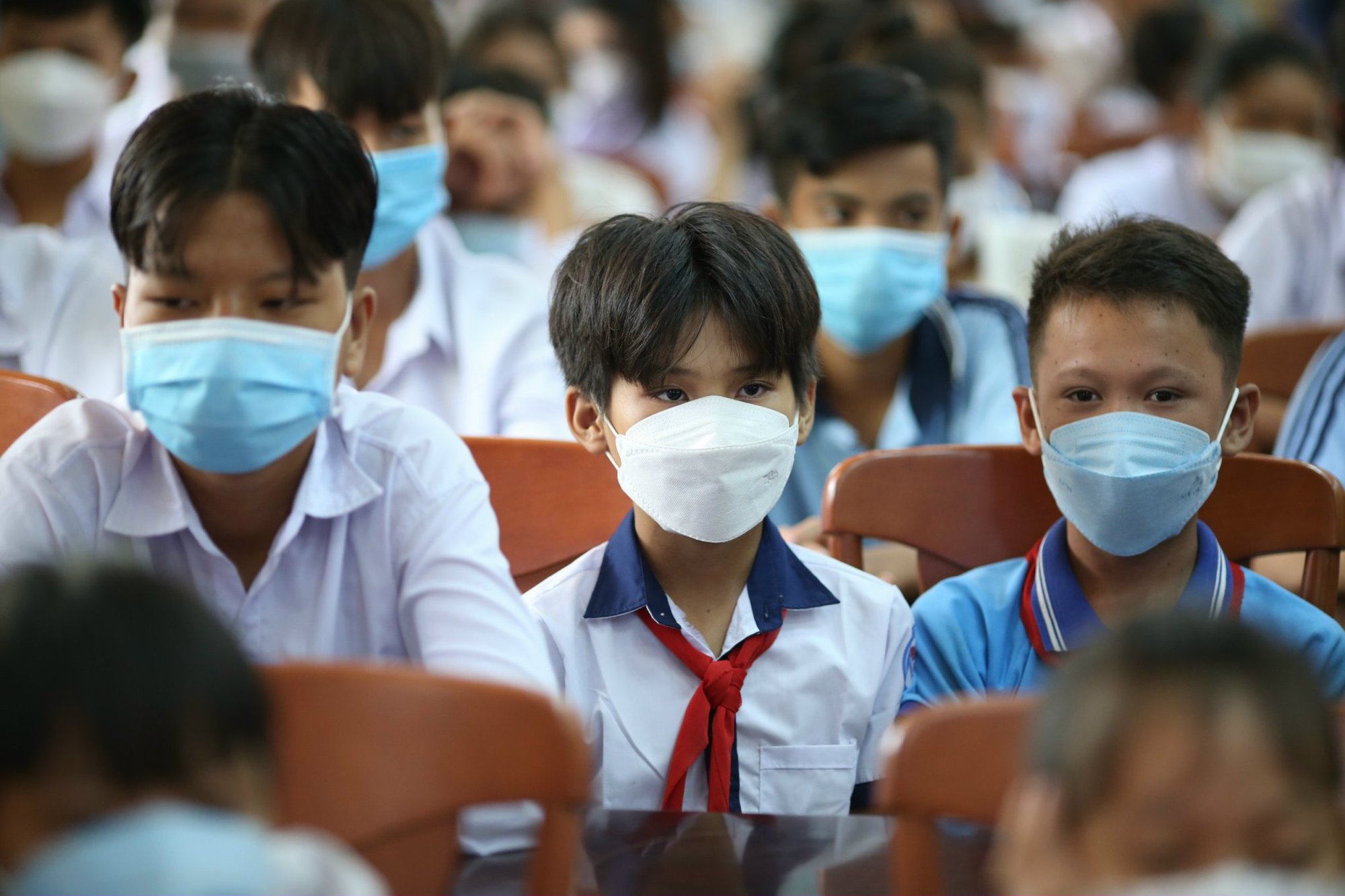 V&ugrave;ng bi&ecirc;n giới vui mừng đ&oacute;n nhận cờ Tổ quốc, học bổng v&agrave; nhiều phần qu&agrave; - Ảnh 11.