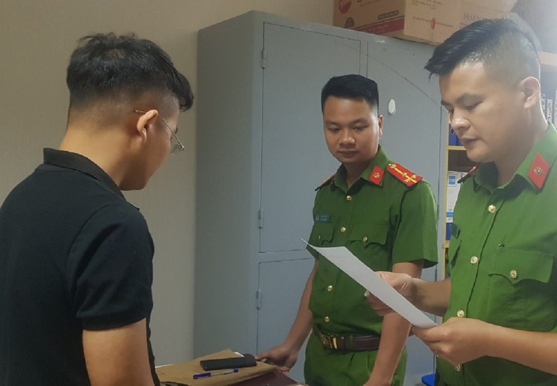 Kết quả điều tra c&aacute;n bộ QLTT đ&aacute;nh bạn g&aacute;i d&atilde; man v&igrave; h&aacute;t song ca với người kh&aacute;c - Ảnh 3.