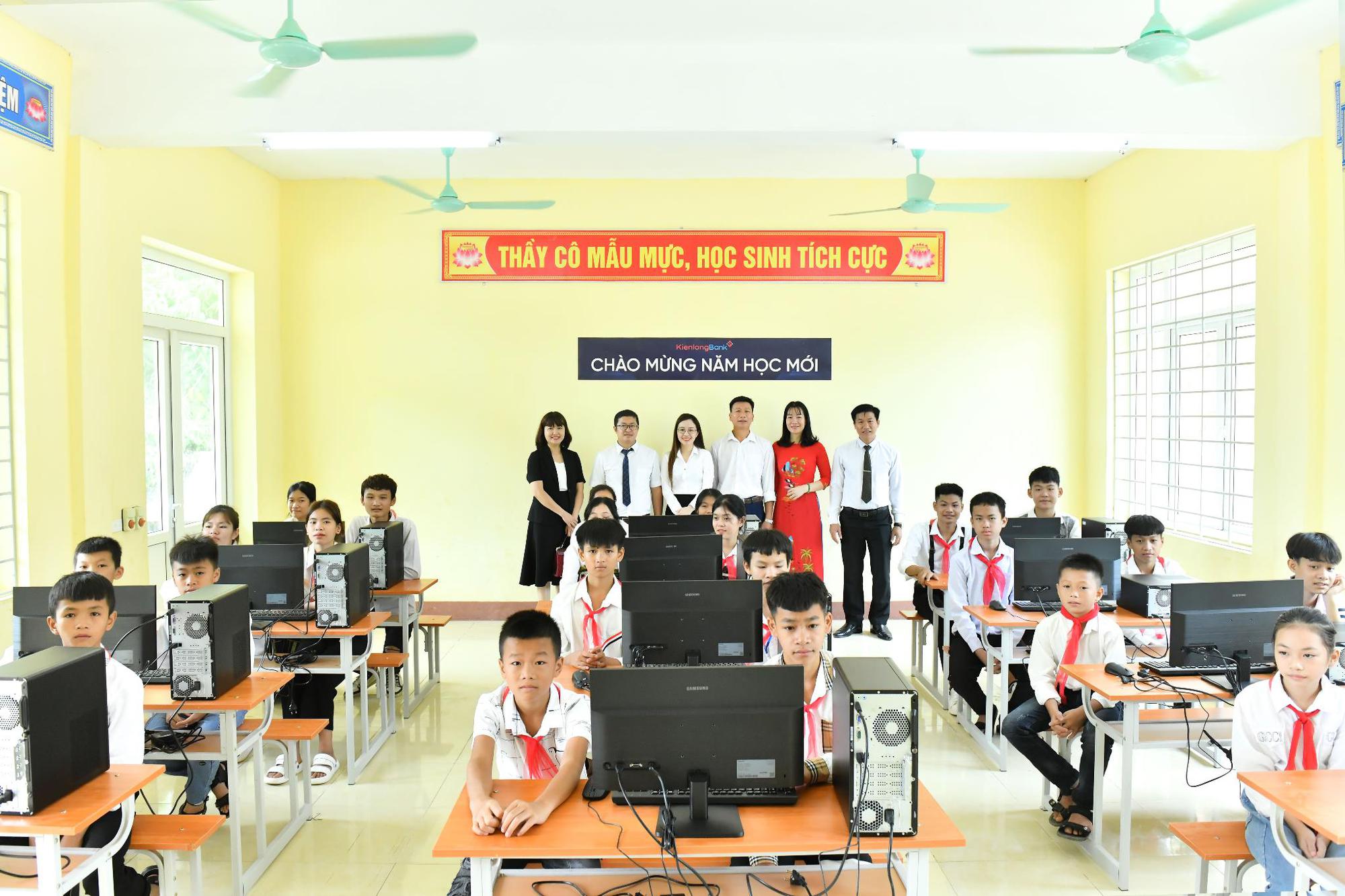KienlongBank hỗ trợ v&ugrave;ng s&acirc;u, v&ugrave;ng xa c&aacute;c hoạt động gi&aacute;o dục v&agrave; t&aacute;c vụ ng&acirc;n h&agrave;ng, dịch vụ c&ocirc;ng - Ảnh 2.