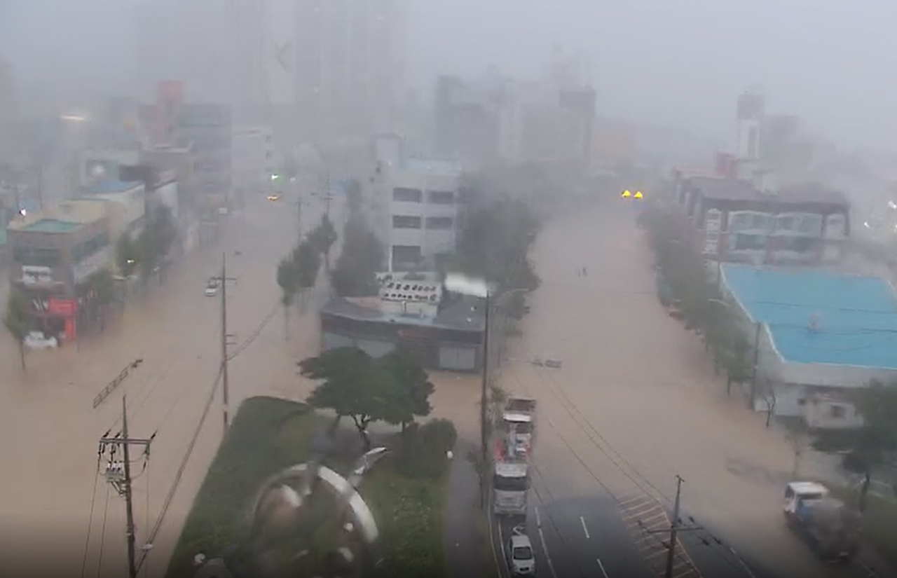 H&agrave;n Quốc đối mặt si&ecirc;u b&atilde;o Hinnamnor, h&agrave;ng ng&agrave;n người sơ t&aacute;n - Ảnh 4.