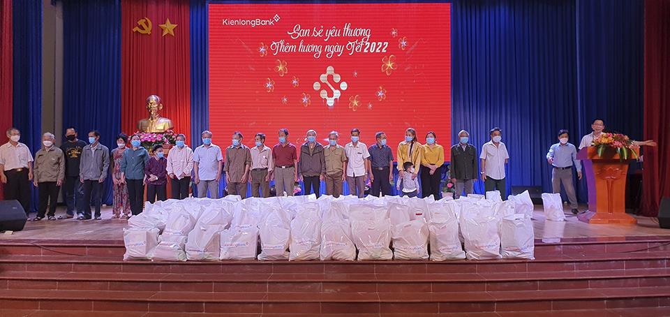 KienlongBank hỗ trợ v&ugrave;ng s&acirc;u, v&ugrave;ng xa c&aacute;c hoạt động gi&aacute;o dục v&agrave; t&aacute;c vụ ng&acirc;n h&agrave;ng, dịch vụ c&ocirc;ng - Ảnh 6.