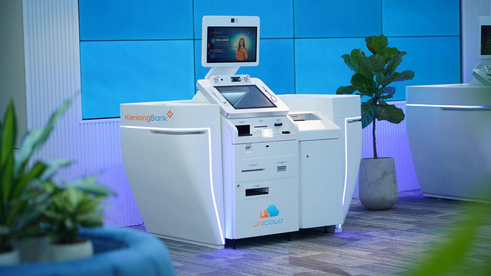 KienlongBank hỗ trợ v&ugrave;ng s&acirc;u, v&ugrave;ng xa c&aacute;c hoạt động gi&aacute;o dục v&agrave; t&aacute;c vụ ng&acirc;n h&agrave;ng, dịch vụ c&ocirc;ng - Ảnh 7.