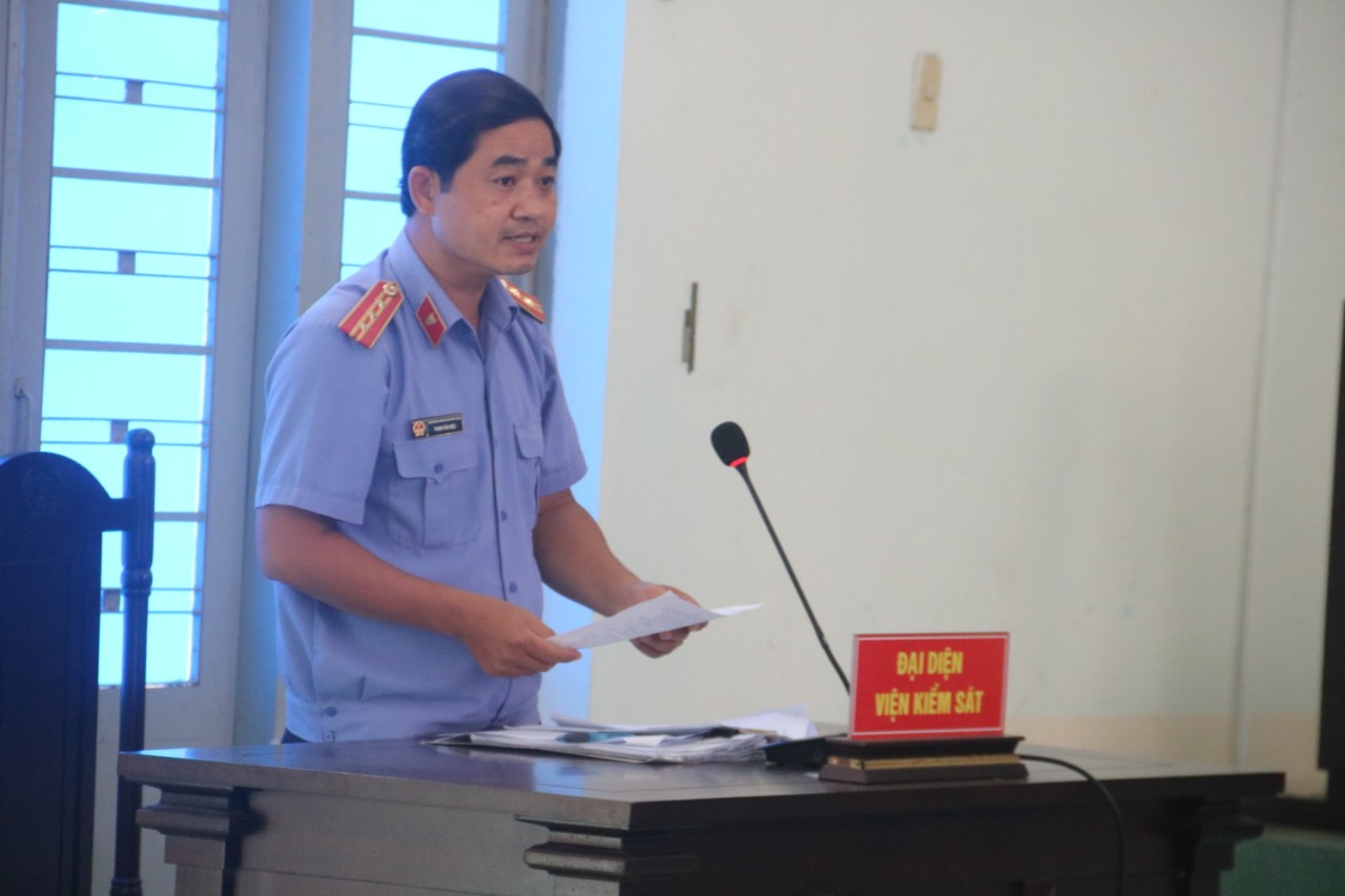 Nhận vận chuyện &ldquo;hộp qu&agrave;&rdquo; chứa hơn 1.200 gam chất ma tu&yacute;, thanh ni&ecirc;n l&atilde;nh &aacute;n chung th&acirc;n - Ảnh 2.