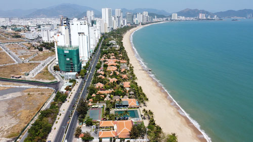Sắp xếp lại c&ocirc;ng tr&igrave;nh ven biển Nha Trang - Ảnh 1.