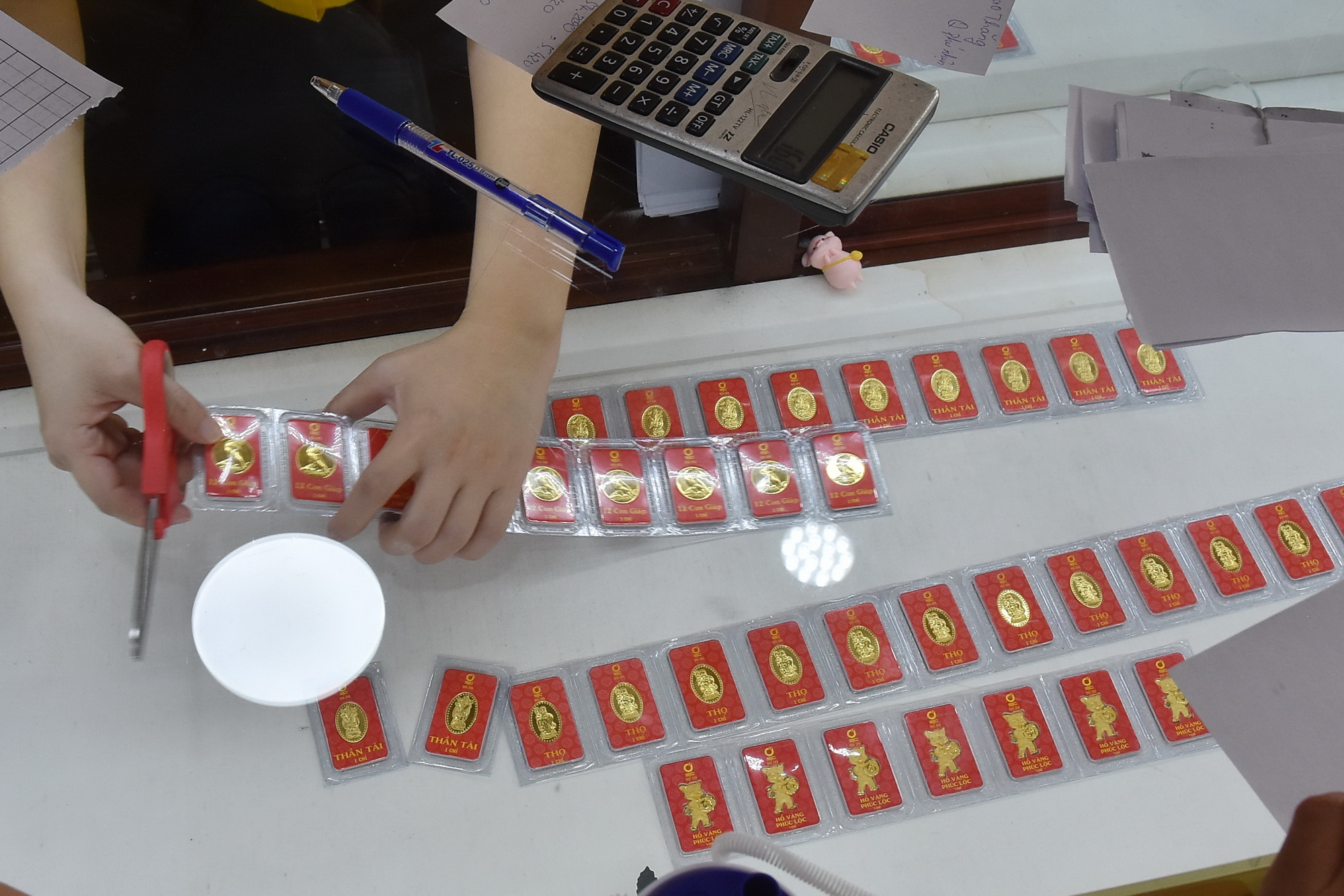 Giá vàng hôm nay 7-9: USD ồ ạt tăng giá, vàng giảm sâu