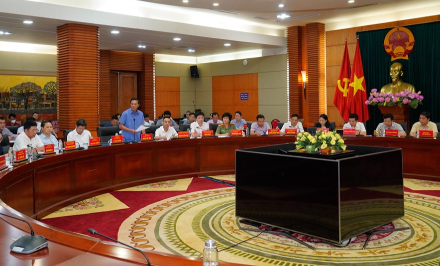 Chủ tịch Hải Phòng đối thoại với 13 hộ nuôi ngao trái phép trước khi cưỡng chế